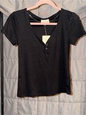Universal Thread Black Short-Sleeve Henley Women's Top